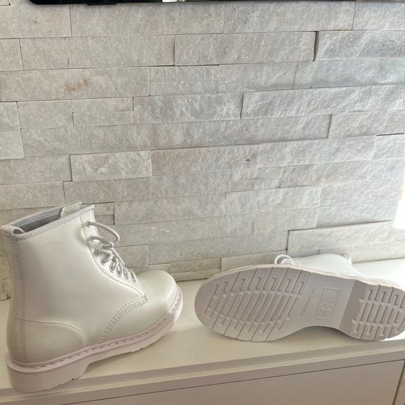 Dr. Martens 1460 MONO Smooth Leather (unisex) - Picture 6 of 12